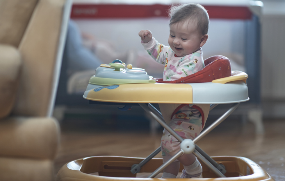 Amankah Anak Latihan Berjalan Menggunakan Baby Walker? Paramorina