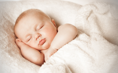 Bayi Sering Kaget Saat Tidur? Begini Cara Mengatasinya!